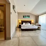 Marina Boutique Φετιγιέ