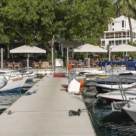 Marina Boutique ホテル フェティエ