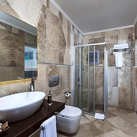 מלון Marina Boutique 3*